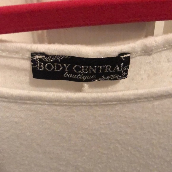 🛍 White Top 🤍 - Picture 2 of 4